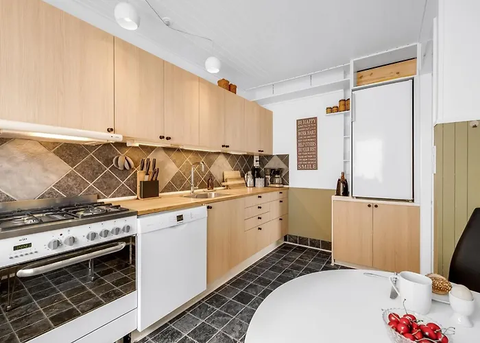 Eluisa - 300m From The Sea By Interhome